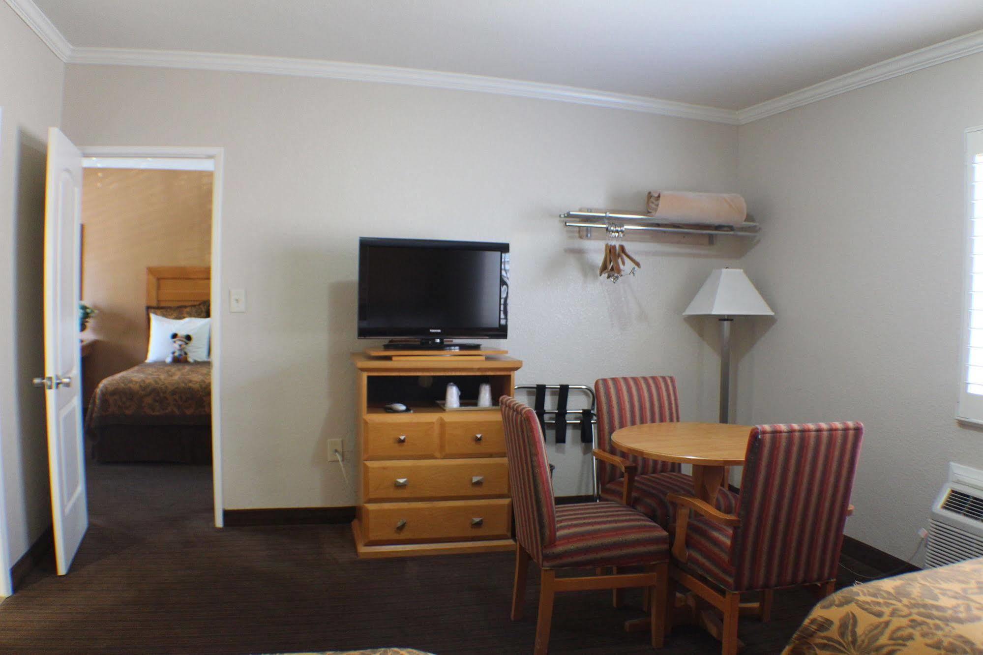 Anaheim Islander Inn&Suites Exterior foto